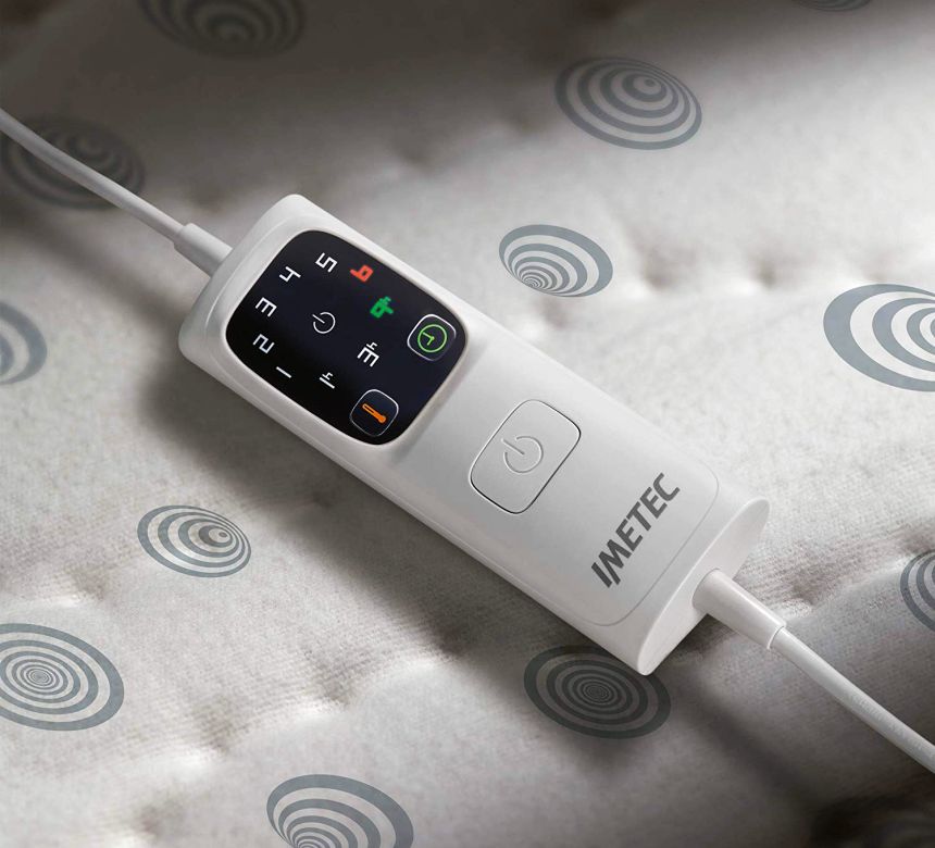 I due telecomandi dello Scaldasonno Imetec Adapto vi permettono di selezionare in maniera indipendente le temperature delle due zone del letto, oltre che l'autospegnimento programmabile dopo 1 ora, 3 ore o 9 ore