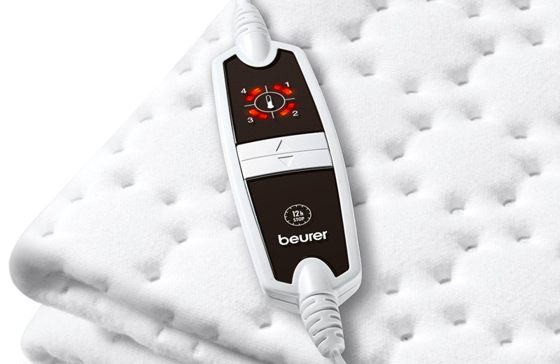 Il telecomando con 4 livelli di temperatura e timer per lo spegnimento automatico del coprimaterasso termico ad angoli Beurer UB 67